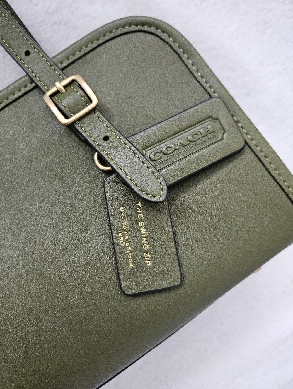 NWT COACH Swing Zip in Olive - Picture 3 of 11